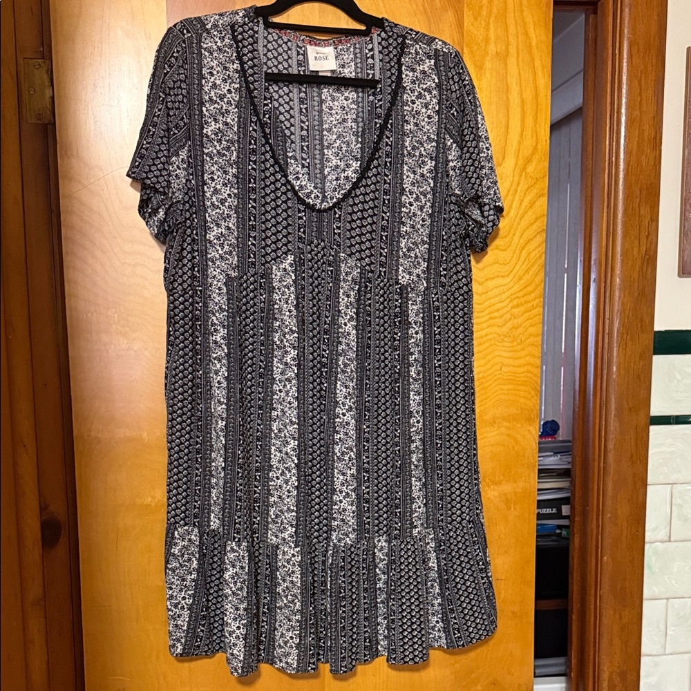 Knox Rose Black and White Patterned Dress